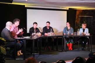 Foto van de ondernemerstafel met van links af gastheer Frans Miggelbrink, Bas Hommelink, Luuk Domhof, Mario Grevelinck, Els Legters en Femia Siero, gemaakt door Henk Oltvoort