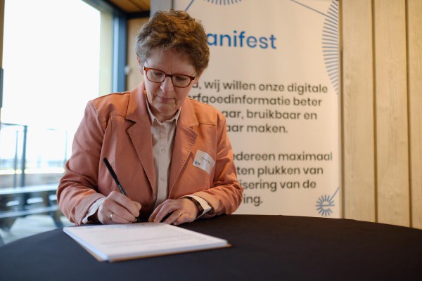 Ondertekening Manifest Netwerk Digitaal Erfgoed