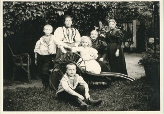 Oude foto van familieleden