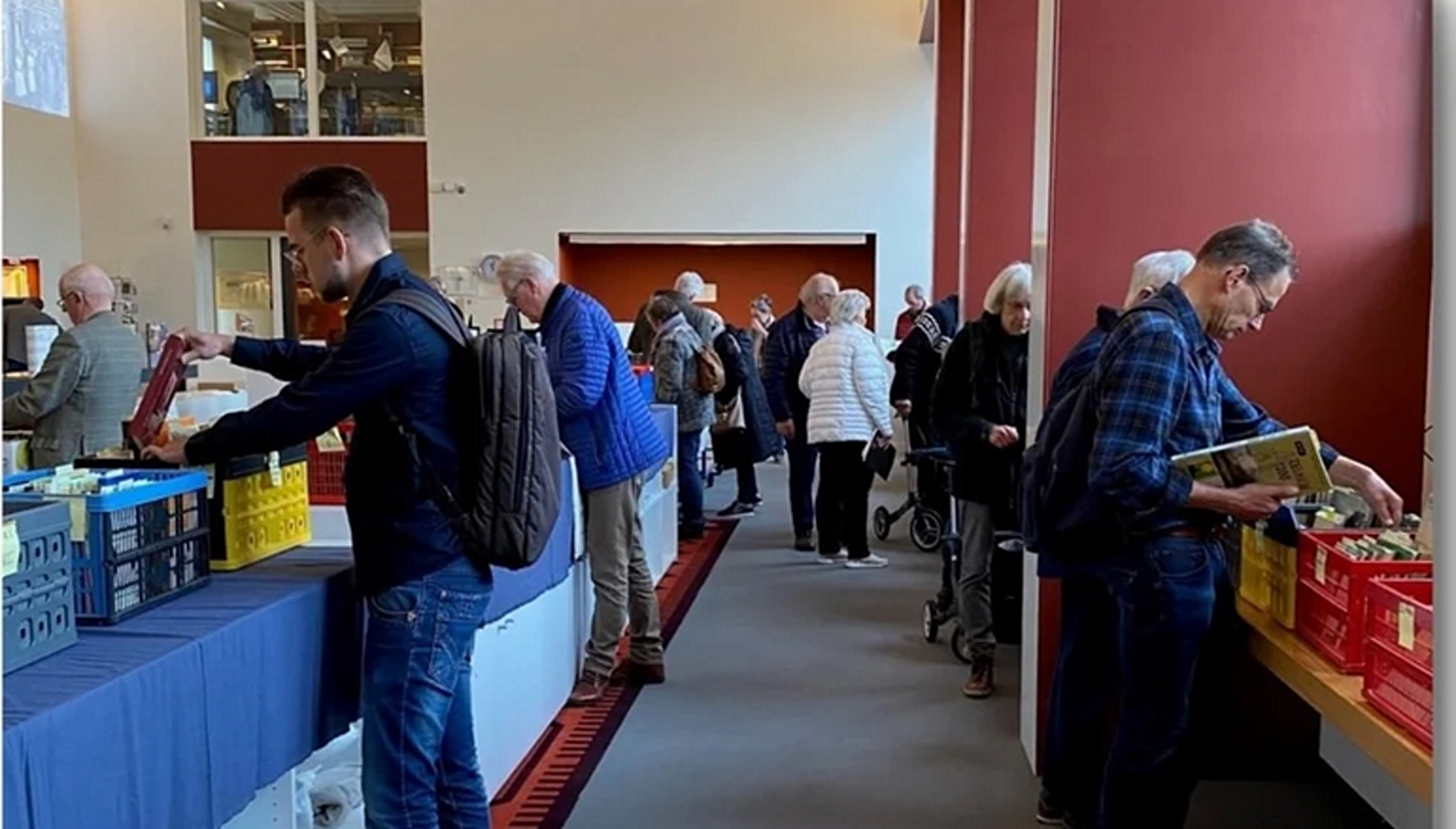 Foto van de streekboekenmarkt in de studiezaal 