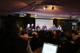 Foto van de publieke tafel met Frans Sjoerd Weikamp, Arjan Schutten, Andre Oosterink, Pieter Stam en ECAL directeur Femia Siero, gemaakt door Henk Oltvoort